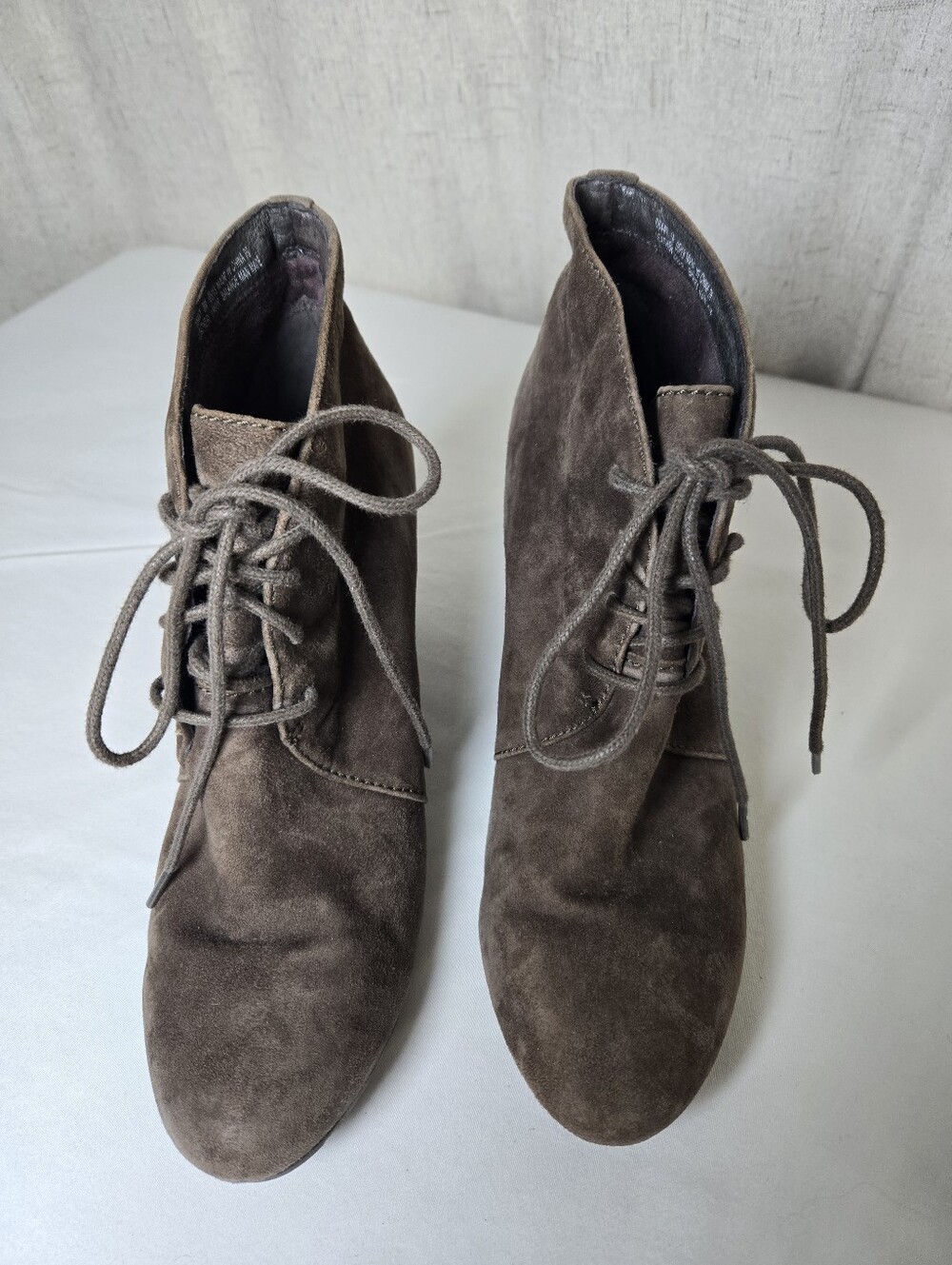 Clarks Artisan Ladies Brown Suede Leather Wedge Bootie Size 8 Great Condition